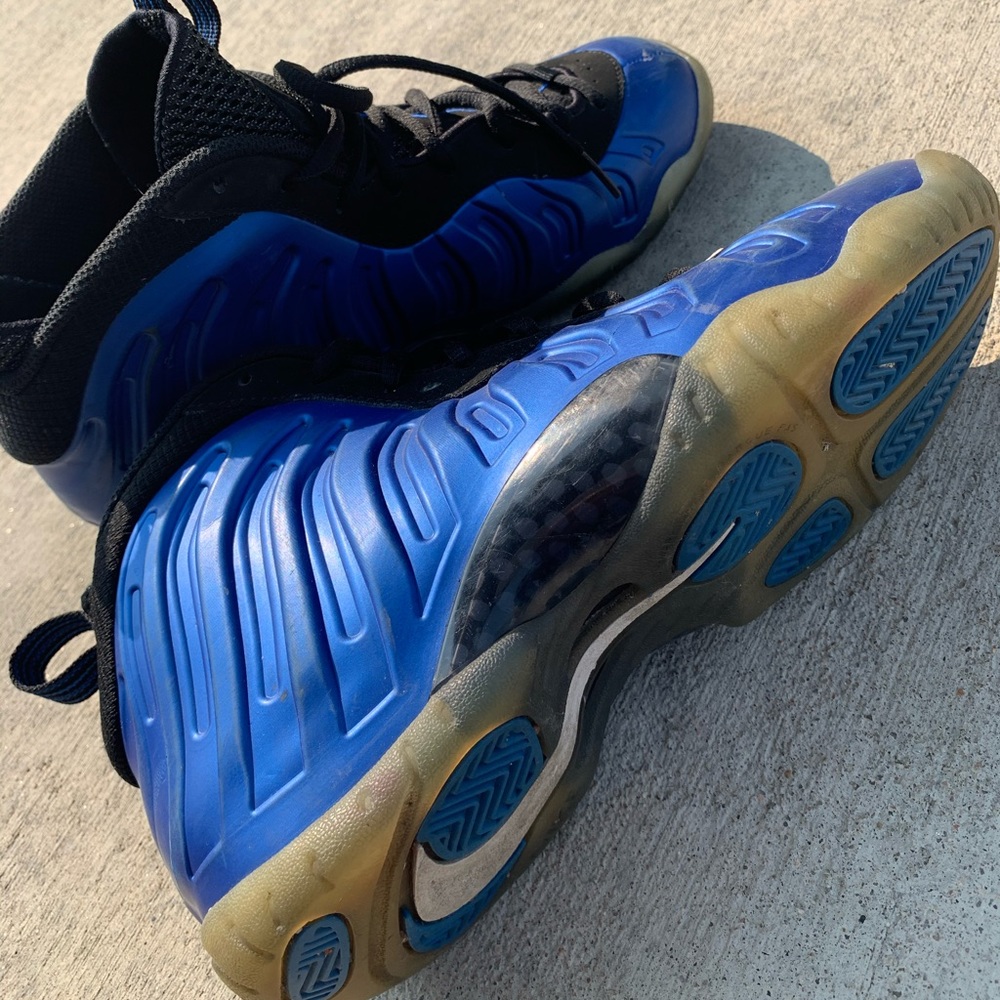 don’t wear them anymore. Size 5.5. Needs a cleanup